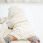 女の子向けベビー服を用意しなくちゃ! 新生児用の服はここに注意!
