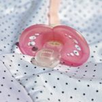 赤ちゃんにおしゃぶりを与える際の注意点とやめさせ方